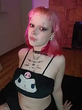 Snapshot of meow_nicole chatting on 06/24/26, 05:44 meow nicole online show from 06/24/26, 05:44