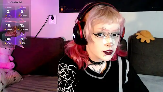 Snapshot of meow_nicole chatting on 07/05/26, 06:59 meow nicole online show from 07/05/26, 06:59
