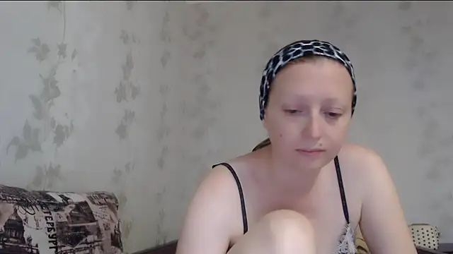 Snapshot of Foxyy_Helen chatting on 06/29/26, 05:23 Foxyy Helen online show from 06/29/26, 05:23