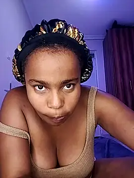 Snapshot of CurvyCharmsTush chatting on 08/06/26, 10:05 CurvyCharmsTush online show from 08/06/26, 10:05