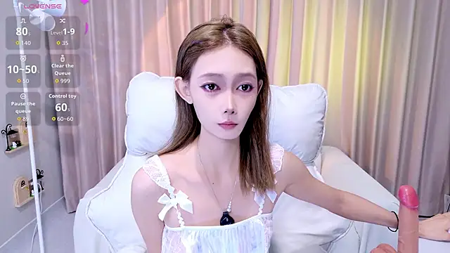 Snapshot of YangYang-0805 chatting on 06/25/26, 05:05 YangYang-0805 online show from 06/25/26, 05:05