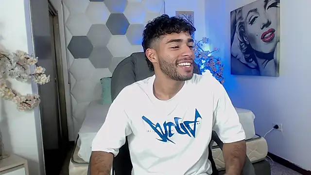 AlejandroGreco online show from 06/25/26, 06:35