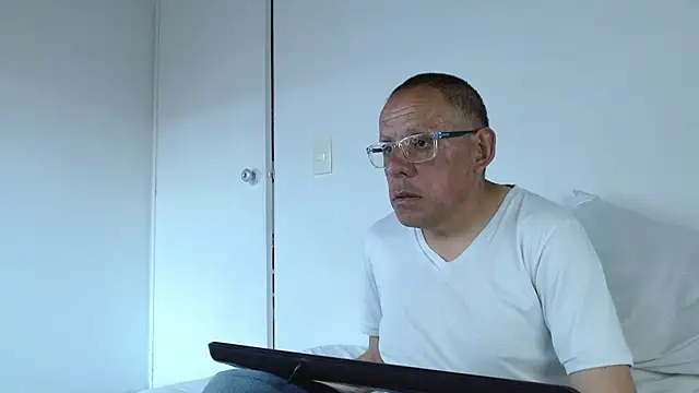 AlekNoir online show from 06/25/26, 10:04