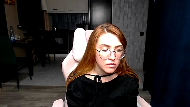 Reginasmilee online show from 11/17/25, 01:15