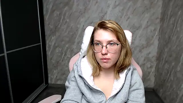 Snapshot of Reginasmilee chatting on 03/11/25, 07:46 Reginasmilee online show from 03/11/25, 07:46
