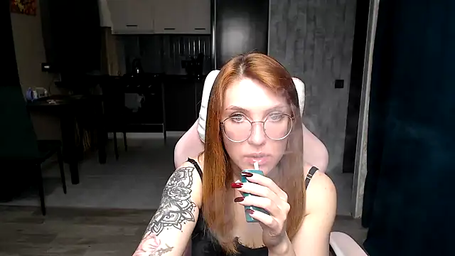 Reginasmilee online show from 11/19/25, 01:55