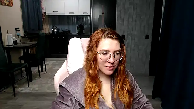 Snapshot of Reginasmilee chatting on 04/18/26, 02:58 Reginasmilee online show from 04/18/26, 02:58