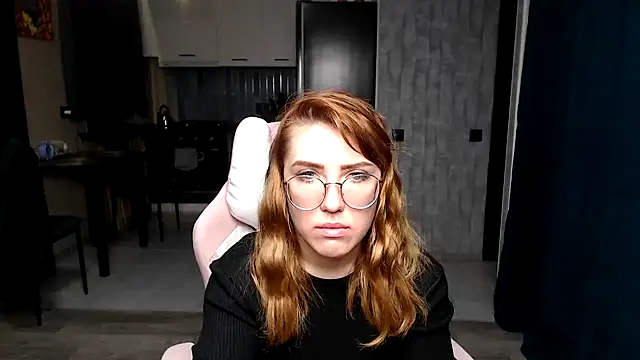 Reginasmilee online show from 11/18/25, 01:54