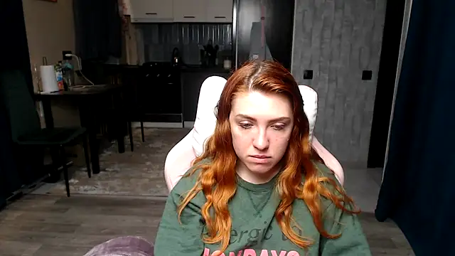 Snapshot of Reginasmilee chatting on 04/15/26, 02:39 Reginasmilee online show from 04/15/26, 02:39