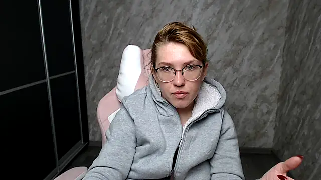 Snapshot of Reginasmilee chatting on 03/13/25, 03:44 Reginasmilee online show from 03/13/25, 03:44