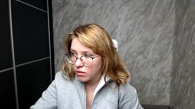 Snapshot of Reginasmilee chatting on 03/14/25, 03:15 Reginasmilee online show from 03/14/25, 03:15