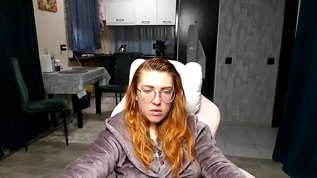 Snapshot of Reginasmilee chatting on 04/21/26, 02:51 Reginasmilee online show from 04/21/26, 02:51
