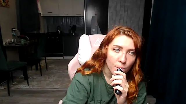 Snapshot of Reginasmilee chatting on 04/10/26, 02:40 Reginasmilee online show from 04/10/26, 02:40