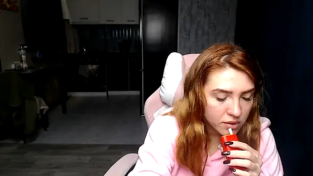 Reginasmilee online show from 10/28/25, 12:44