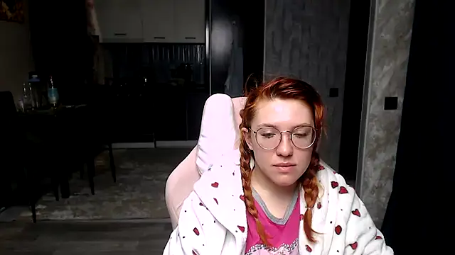 Snapshot of Reginasmilee chatting on 03/28/26, 01:50 Reginasmilee online show from 03/28/26, 01:50