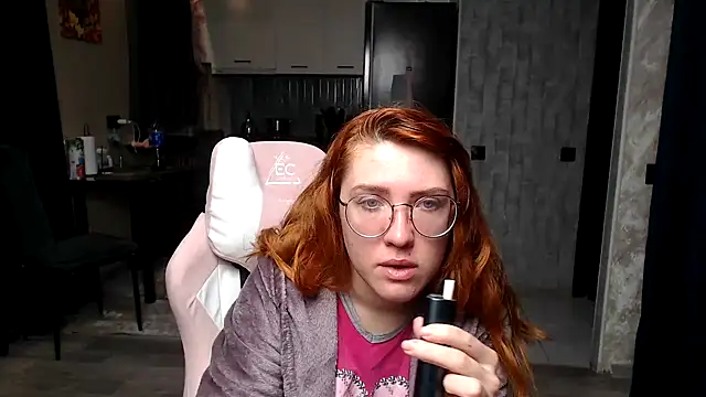 Snapshot of Reginasmilee chatting on 04/13/26, 04:16 Reginasmilee online show from 04/13/26, 04:16