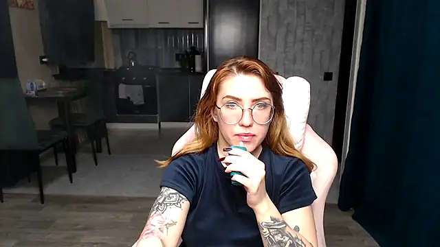 Reginasmilee online show from 11/17/25, 12:47