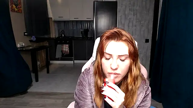 Reginasmilee online show from 10/19/25, 11:29