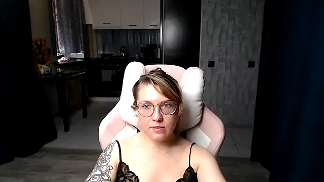 Snapshot of Reginasmilee chatting on 09/17/25, 11:56 Reginasmilee online show from 09/17/25, 11:56