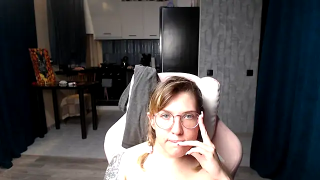Snapshot of Reginasmilee chatting on 09/10/25, 12:20 Reginasmilee online show from 09/10/25, 12:20
