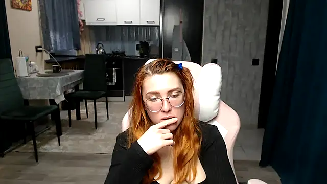 Snapshot of Reginasmilee chatting on 04/20/26, 02:51 Reginasmilee online show from 04/20/26, 02:51