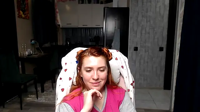 Snapshot of Reginasmilee chatting on 03/28/26, 01:56 Reginasmilee online show from 03/28/26, 01:56