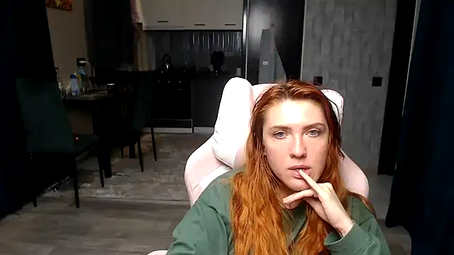 Snapshot of Reginasmilee chatting on 04/09/26, 06:30 Reginasmilee online show from 04/09/26, 06:30