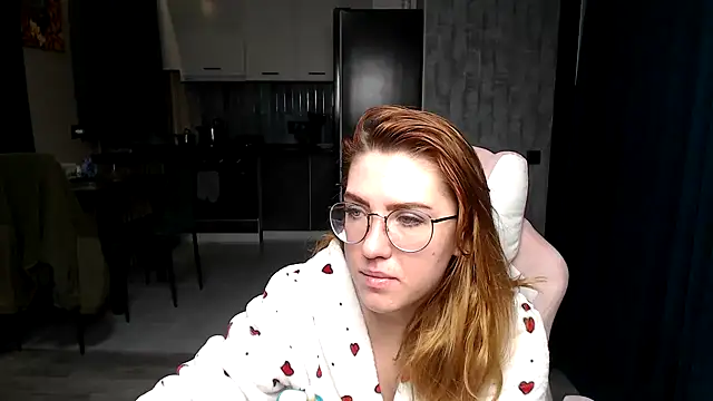 Reginasmilee online show from 11/25/25, 12:22