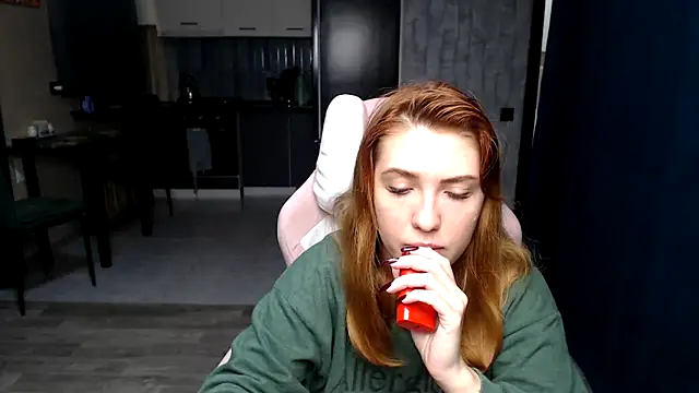 Reginasmilee online show from 10/31/25, 02:30