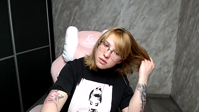 Snapshot of Reginasmilee chatting on 03/15/25, 07:53 Reginasmilee online show from 03/15/25, 07:53