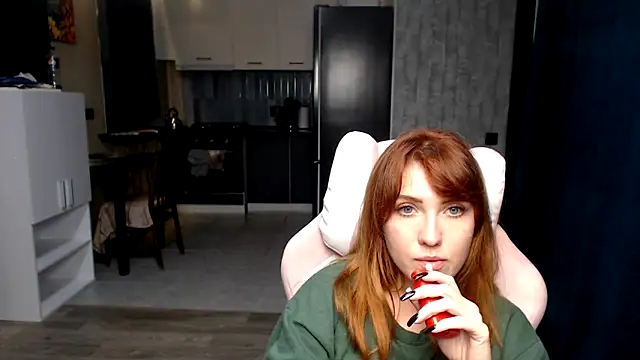 Snapshot of Reginasmilee chatting on 10/08/25, 04:19 Reginasmilee online show from 10/08/25, 04:19