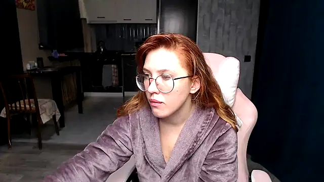 Snapshot of Reginasmilee chatting on 10/19/25, 01:41 Reginasmilee online show from 10/19/25, 01:41