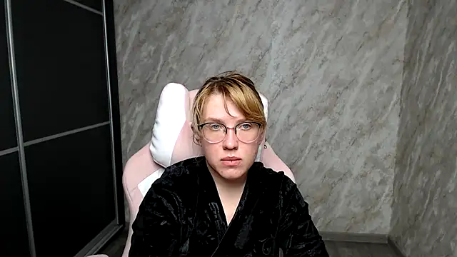Snapshot of Reginasmilee chatting on 03/16/25, 03:17 Reginasmilee online show from 03/16/25, 03:17