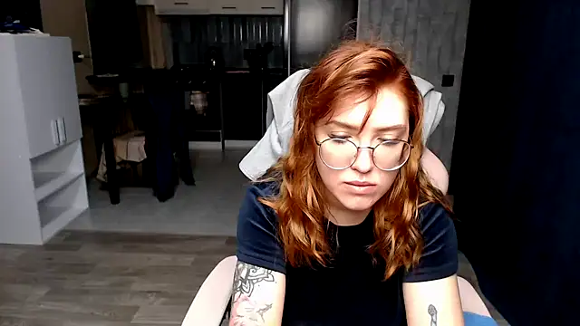 Snapshot of Reginasmilee chatting on 10/10/25, 10:21 Reginasmilee online show from 10/10/25, 10:21