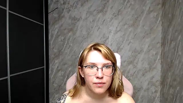 Snapshot of Reginasmilee chatting on 03/17/25, 12:46 Reginasmilee online show from 03/17/25, 12:46