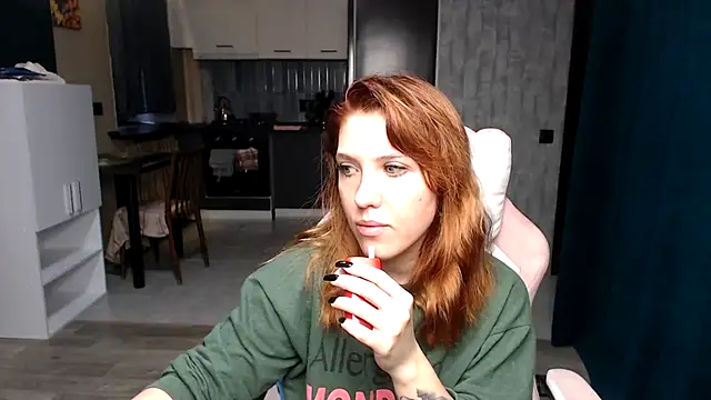 Snapshot of Reginasmilee chatting on 10/08/25, 04:14 Reginasmilee online show from 10/08/25, 04:14