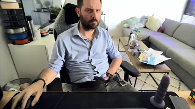 Snapshot of pc92160 chatting on 07/06/26, 05:04 pc92160 online show from 07/06/26, 05:04