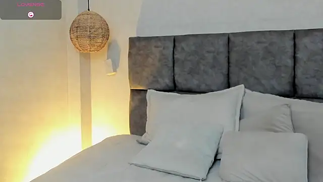 Snapshot of vera__lux chatting on 08/04/26, 12:31 vera lux online show from 08/04/26, 12:31
