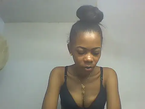 Snapshot of squirty_doll254 chatting on 08/08/26, 04:47 squirty doll254 online show from 08/08/26, 04:47