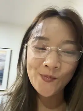 Snapshot of Yueya- chatting on 06/25/26, 01:05 Yueya- online show from 06/25/26, 01:05