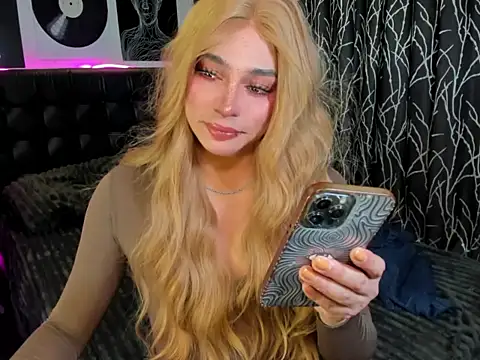 Snapshot of MissCruella chatting on 05/29/26, 07:53 MissCruella online show from 05/29/26, 07:53