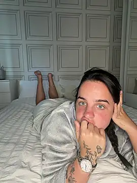 rubylouisess  online show from 06/25/26, 06:13