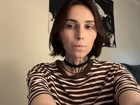 Snapshot of VivianGlow chatting on 06/26/26, 12:44 VivianGlow online show from 06/26/26, 12:44