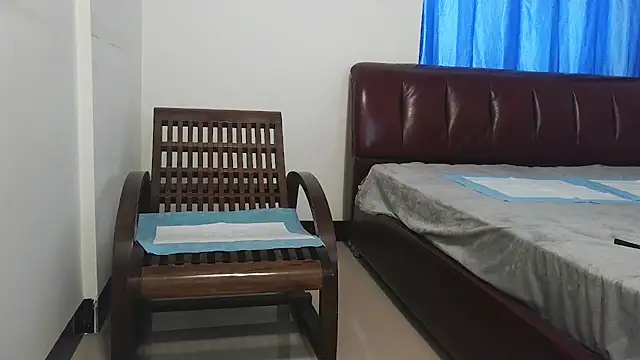 qiqi454524 online show from 07/04/26, 05:58