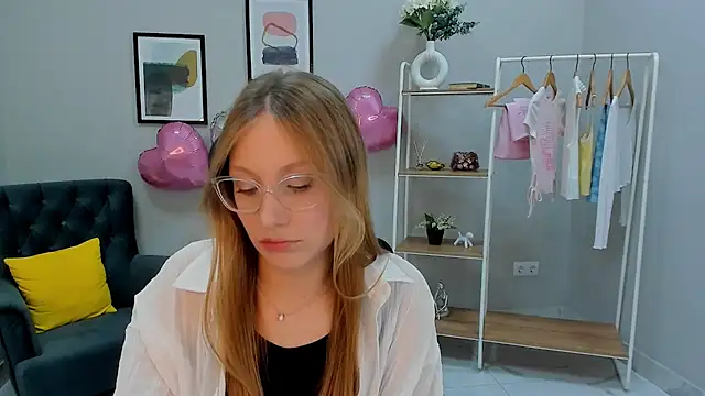 Elizabeth Hunt online show from 06/26/26, 10:54