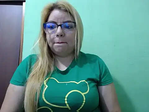 Lunay Hot online show from 07/06/26, 02:02