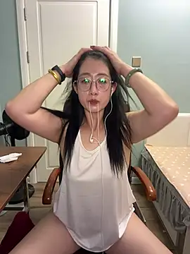 weiwei103 online show from 06/26/26, 02:23
