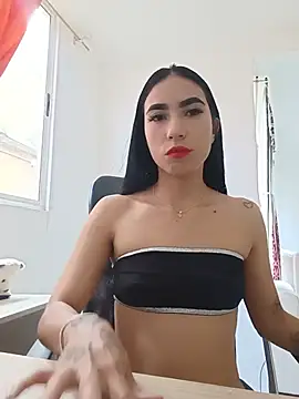 Halliesturner online show from 06/29/26, 01:22