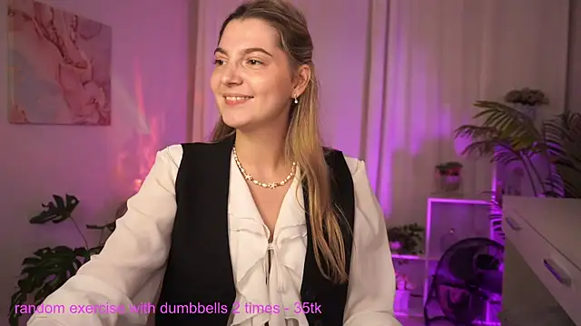 Snapshot of LucreciaStorm chatting on 07/03/26, 05:47 LucreciaStorm online show from 07/03/26, 05:47