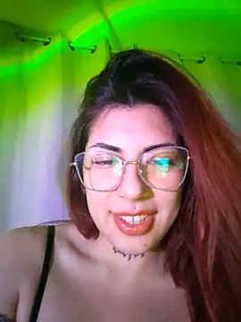 Snapshot of Amyvelvett chatting on 08/08/26, 01:01 Amyvelvett online show from 08/08/26, 01:01